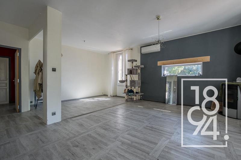 Maison - 209 m² - 3 pièces