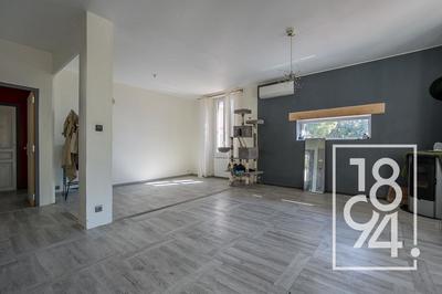 Maison - 209 m² - 3 pièces