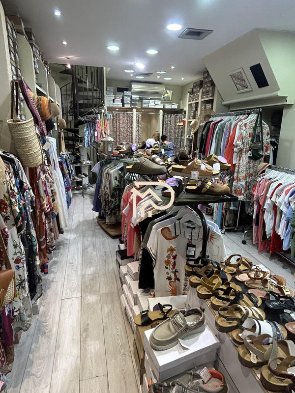 Local commercial - 130 m² - 3 pièces