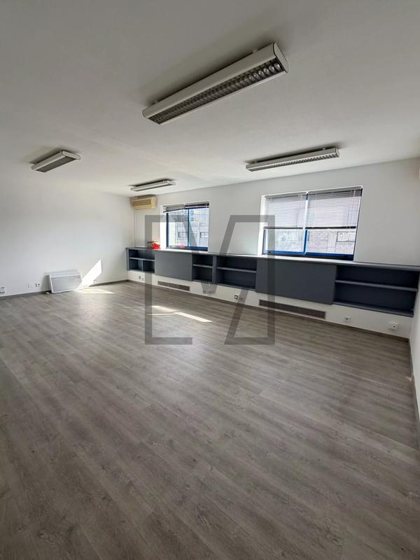 Local d'activités - 94 m² - 4 pièces