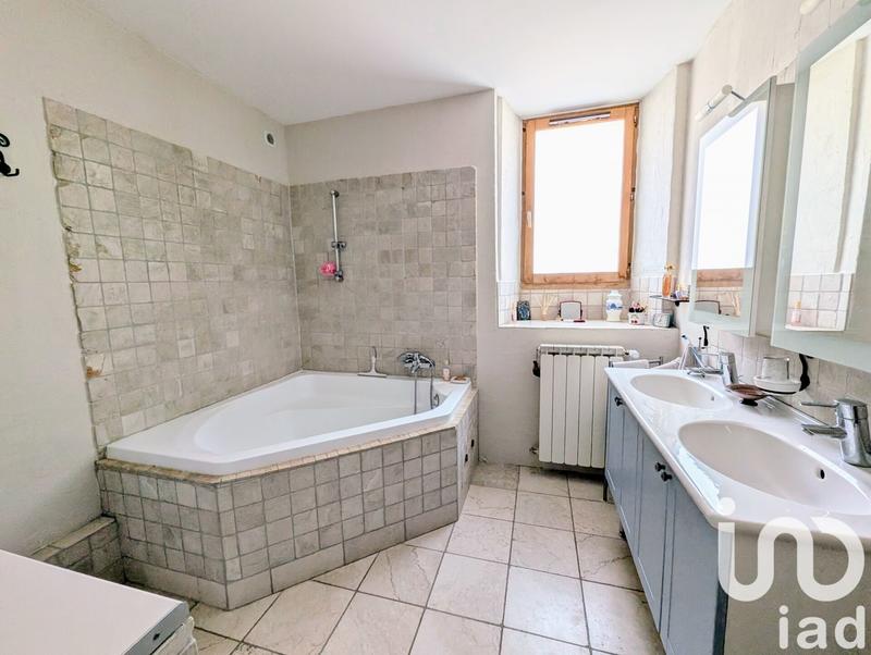 Maison - 201 m² - 7 pièces