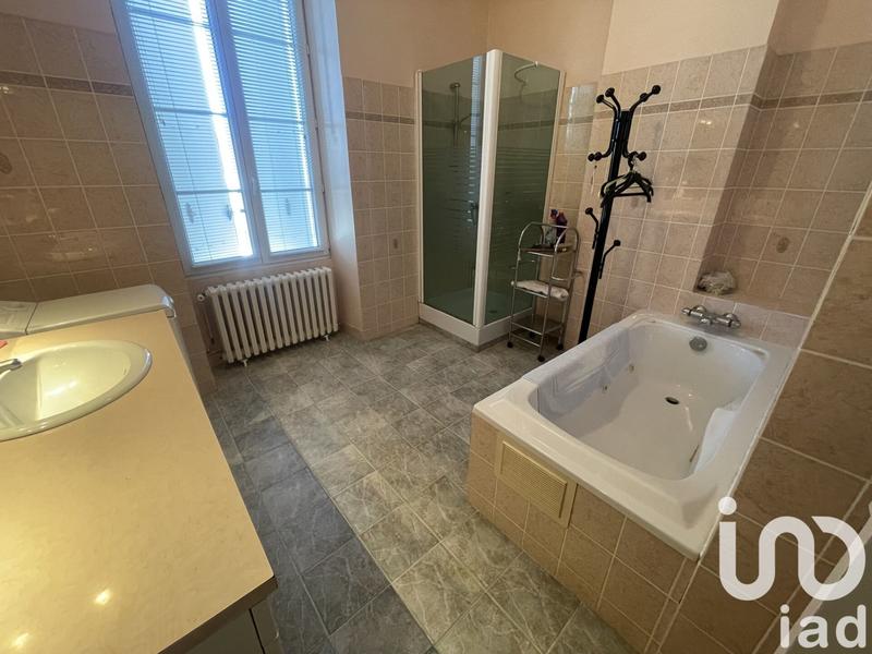 Maison - 210 m² - 6 pièces