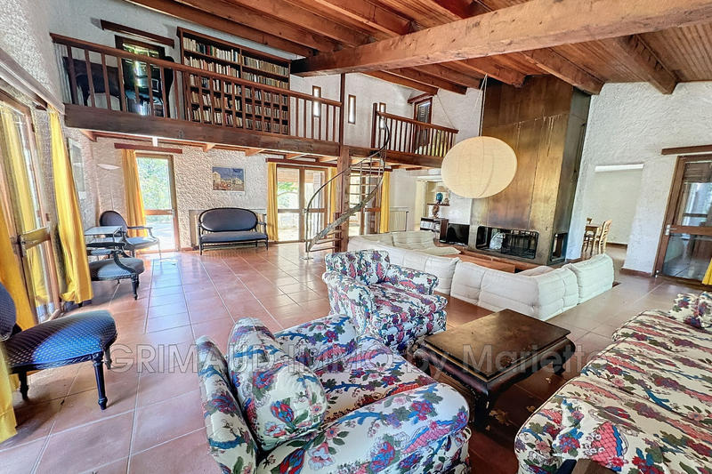 Maison - 205 m² - 10 pièces