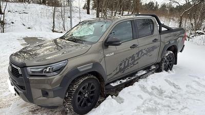 Toyota Hilux IV 4wd 2.8 d-4d 204 Double Cabine Invincible 4x4