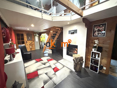 Maison traditionnelle - 241 m² - 10 pièces