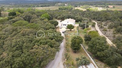 Propriété - 317 m² - 8 pièces