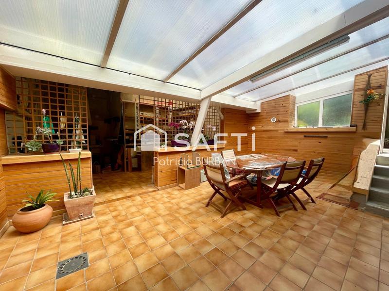 Maison - 205 m² - 8 pièces