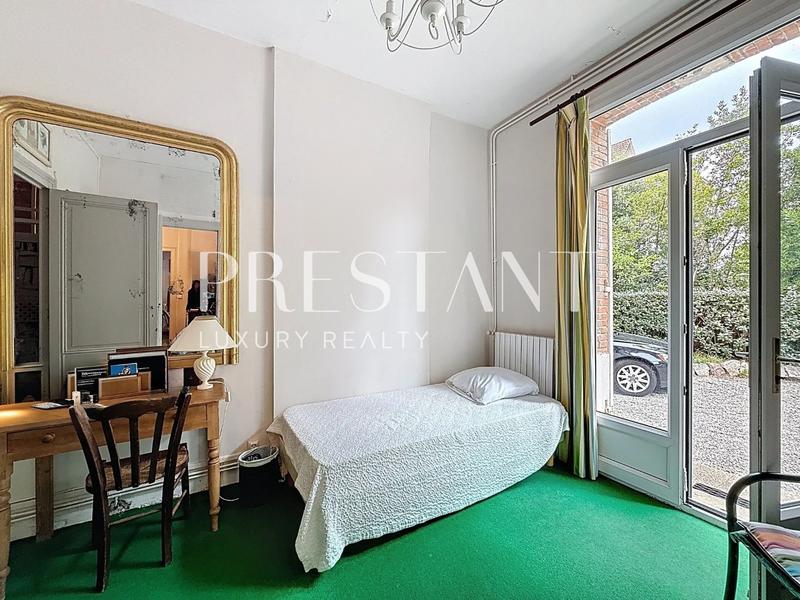 Maison - 204 m² - 8 pièces