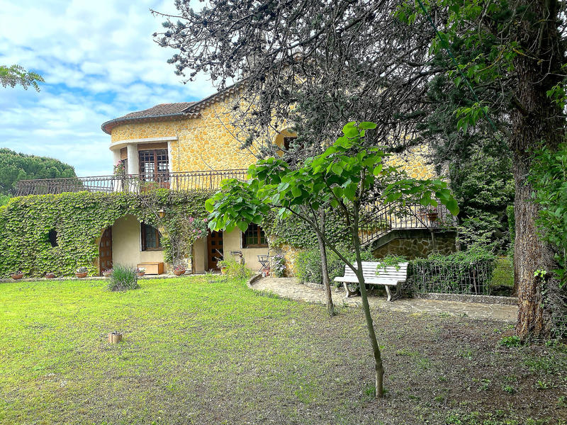 Maison - 220 m² - 9 pièces