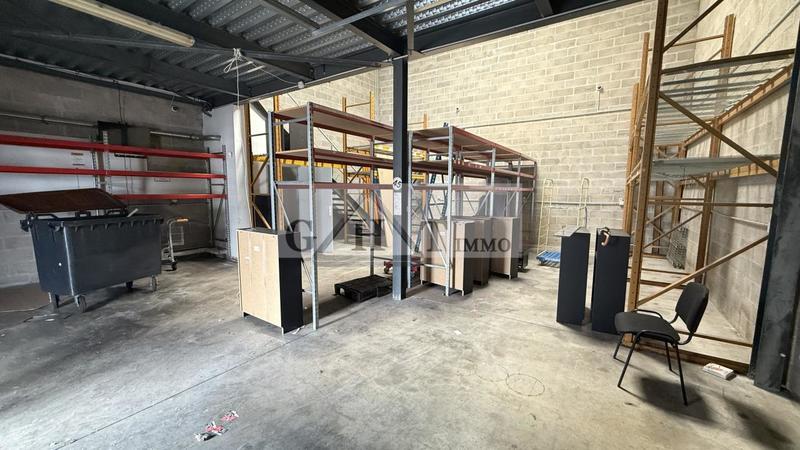 Entrepôt - 150 m²