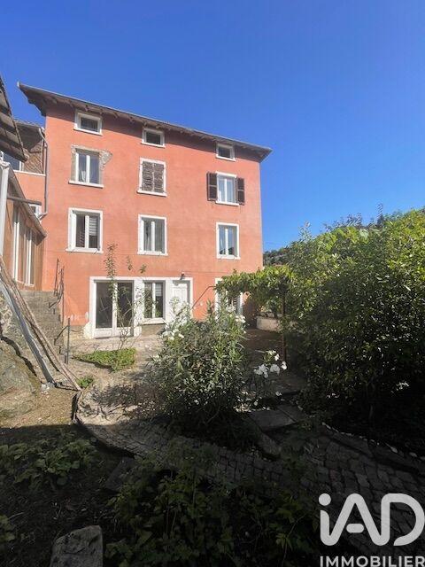 Maison - 227 m² - 8 pièces