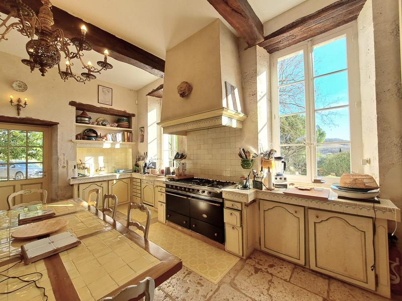 Maison - 665 m² - 20 pièces