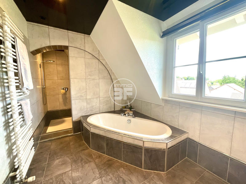 Maison traditionnelle - 163 m² - 7 pièces