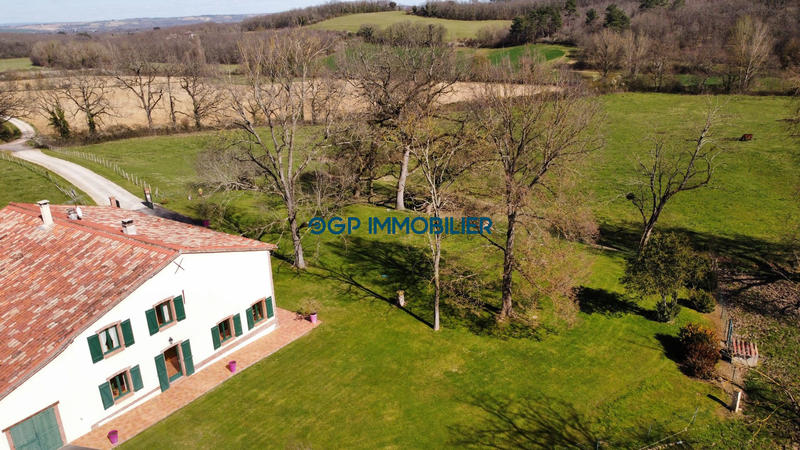 Maison - 340 m² - 8 pièces