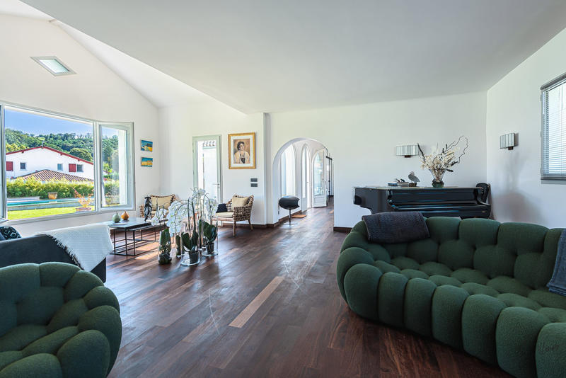 Maison - 346 m² - 6 pièces