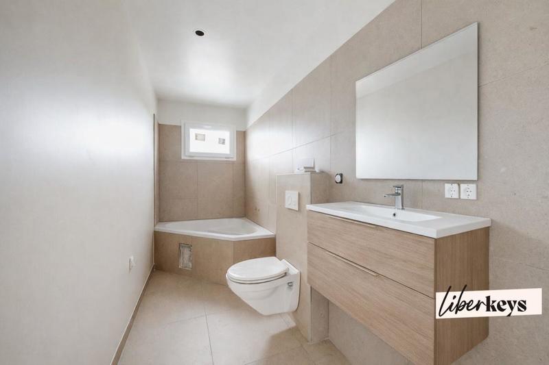 Maison - 200 m² - 8 pièces