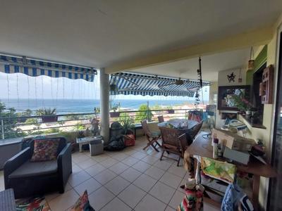 Appartement - 93 m² - 4 pièces