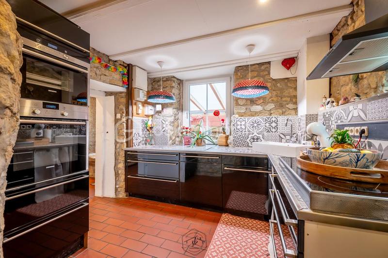 Maison - 238 m² - 8 pièces