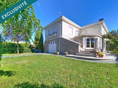 Maison - 240 m² - 8 pièces