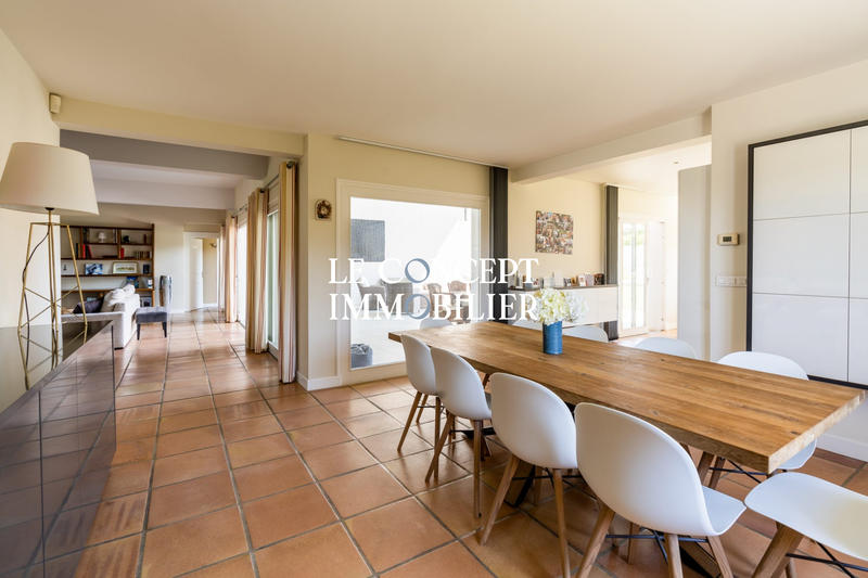 Villa - 295 m² - 12 pièces