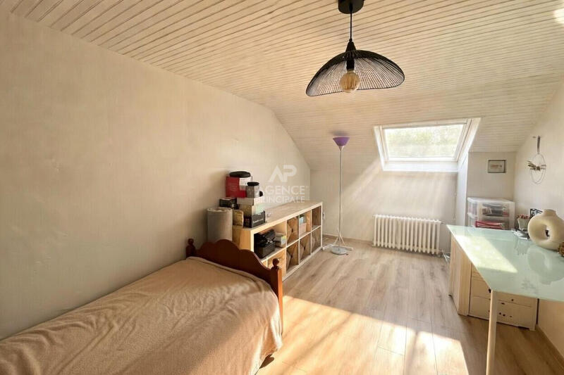 Maison - 147 m² - 8 pièces