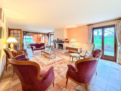 Maison - 323 m² - 11 pièces