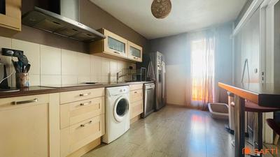 Appartement - 100 m² - 5 pièces