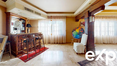 Maison - 210 m² - 7 pièces