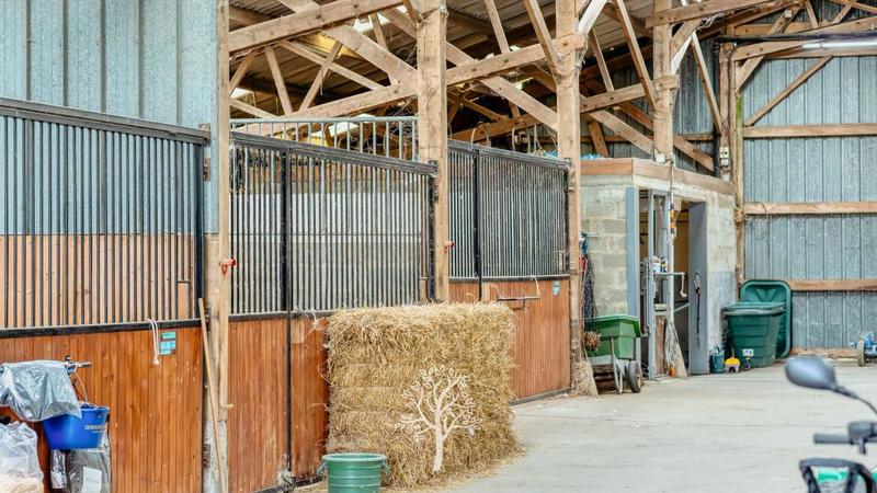 Propriété - 390 m² - 7 pièces