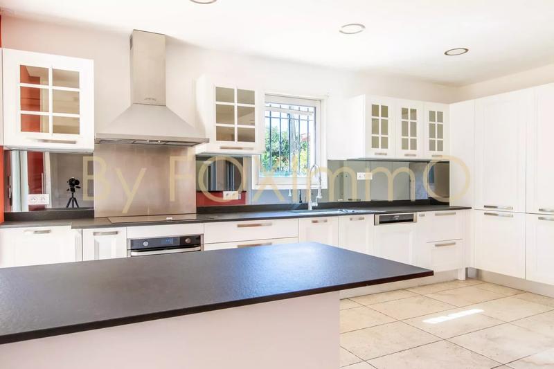 Maison - 334 m² - 8 pièces