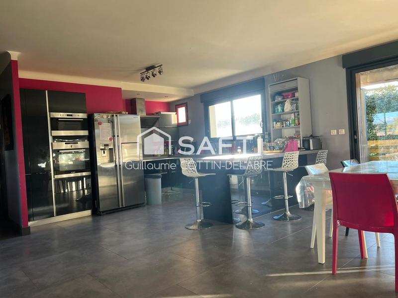 Maison - 242 m² - 6 pièces