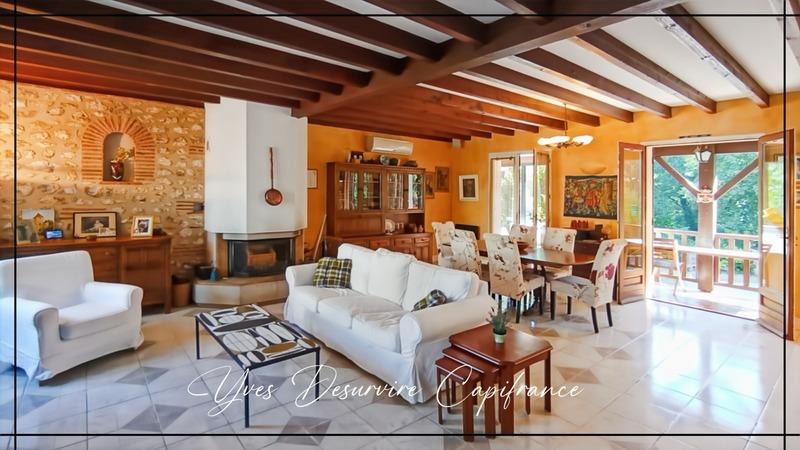 Maison - 280 m² - 8 pièces