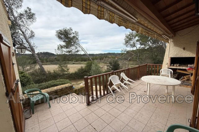 Maison - 9 720 m² - 3 pièces