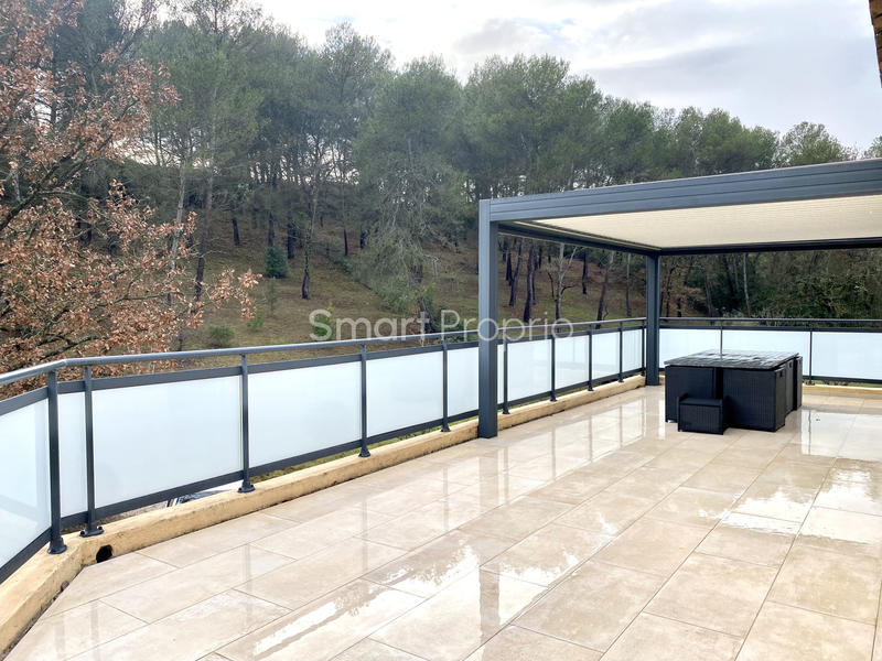 Propriété - 250 m² - 6 pièces