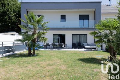 Maison - 205 m² - 7 pièces