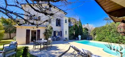 Maison de ville - 210 m² - 9 pièces