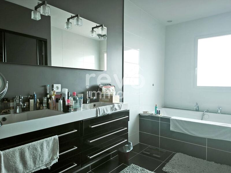 Maison - 238 m² - 7 pièces