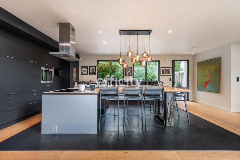 Maison - 292 m² - 10 pièces