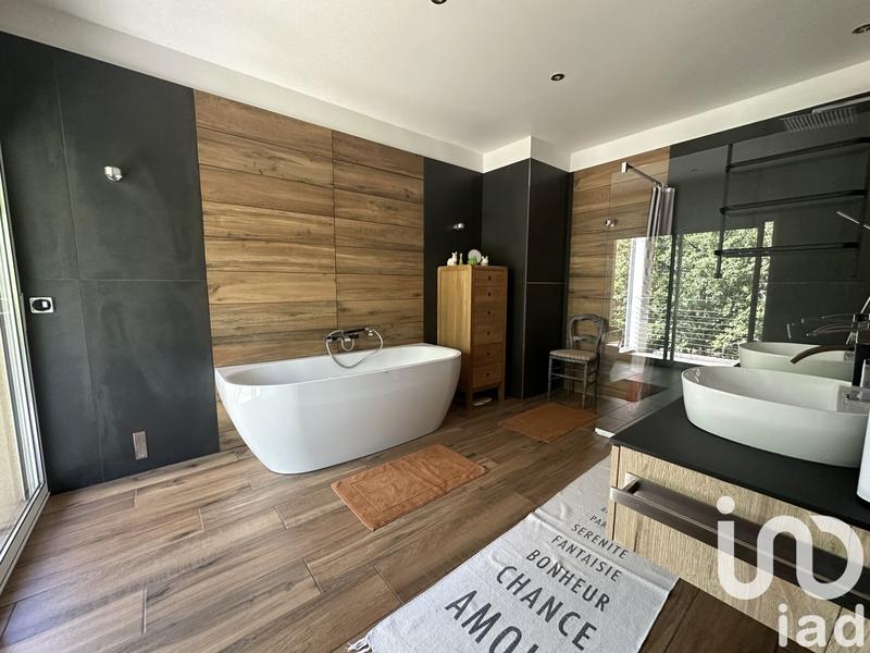 Maison - 320 m² - 8 pièces