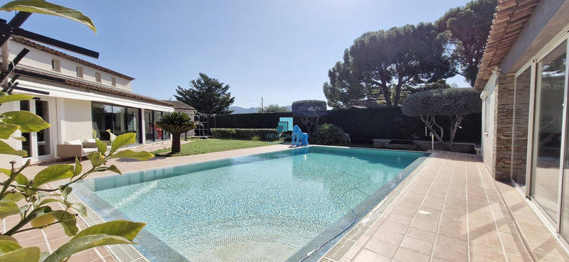 Villa - 287 m² - 5 pièces