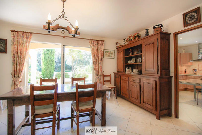 Maison - 238 m² - 8 pièces