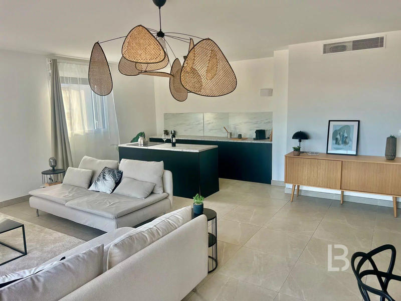 Appartement - 95 m² - 4 pièces