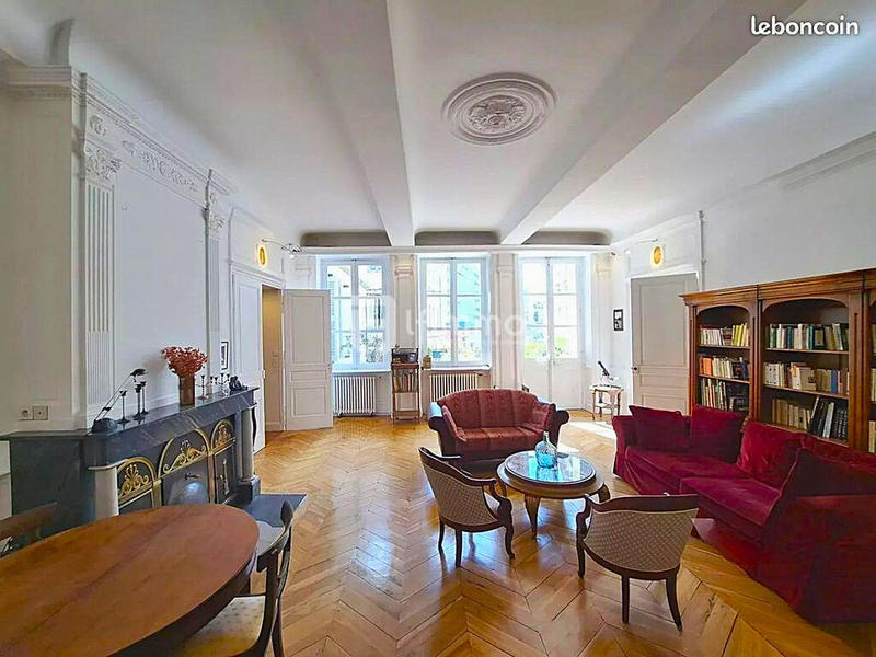 Appartement - 176 m² - 6 pièces