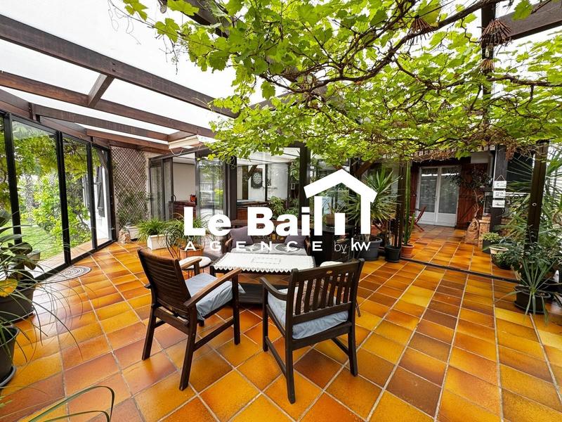 Maison - 280 m² - 9 pièces