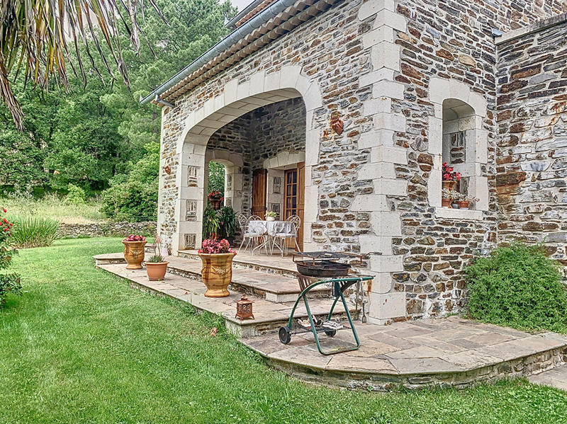 Demeure - 242 m² - 8 pièces