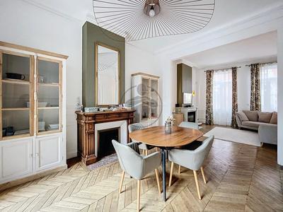 Maison - 202 m² - 7 pièces