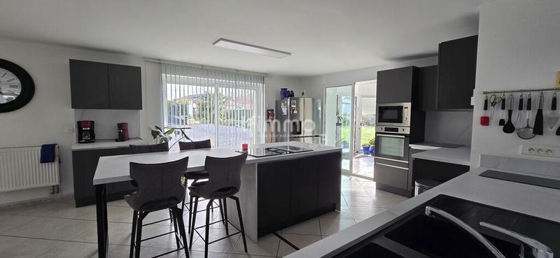 Maison - 232 m² - 6 pièces