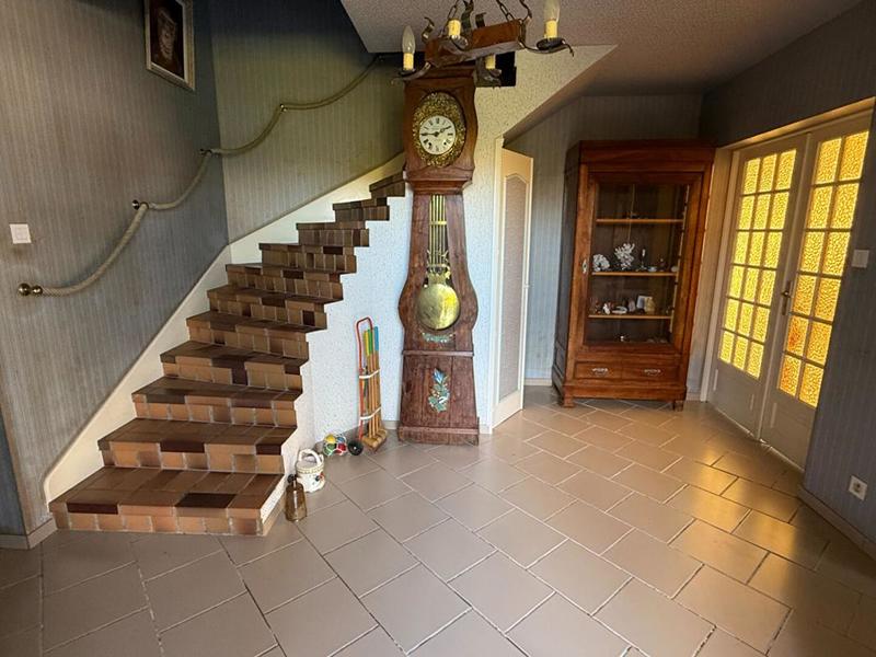 Maison - 221 m² - 10 pièces