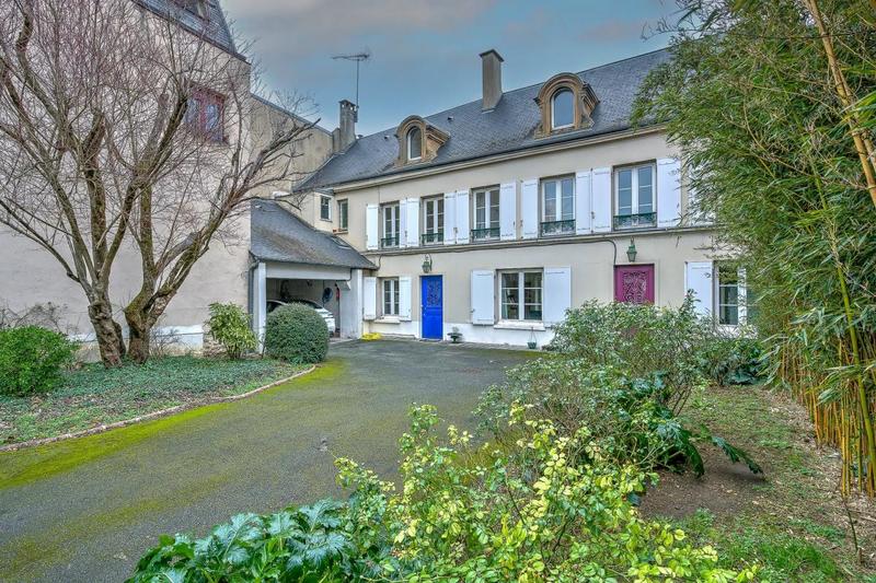 Maison - 220 m² - 9 pièces