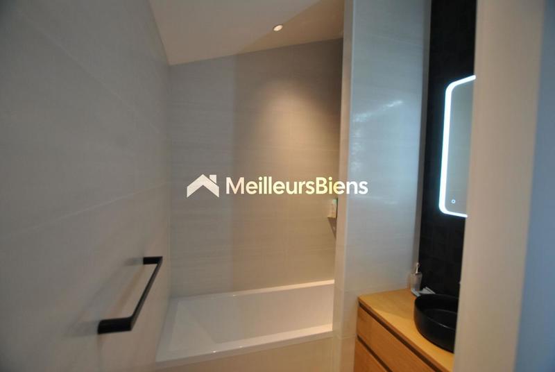 Propriété - 250 m² - 8 pièces